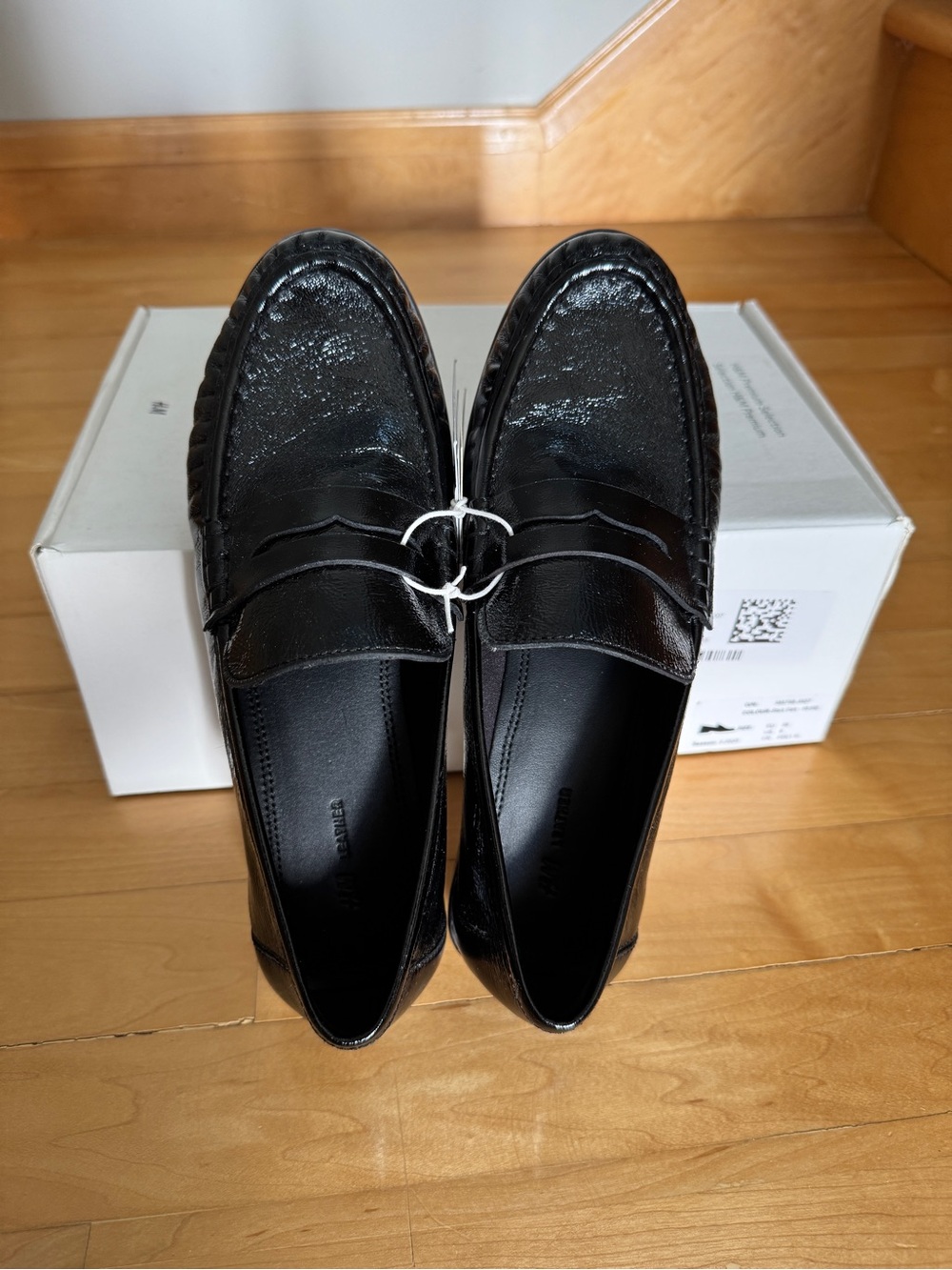 NWT H&M classic black leather loafers